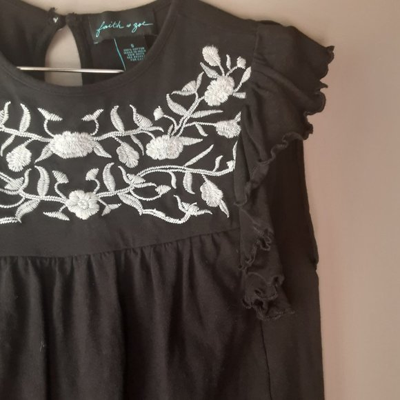 Faith & Zoe Black Short Ruffle Sleeve Shirt Blouse Size Small - Picture 3 of 8